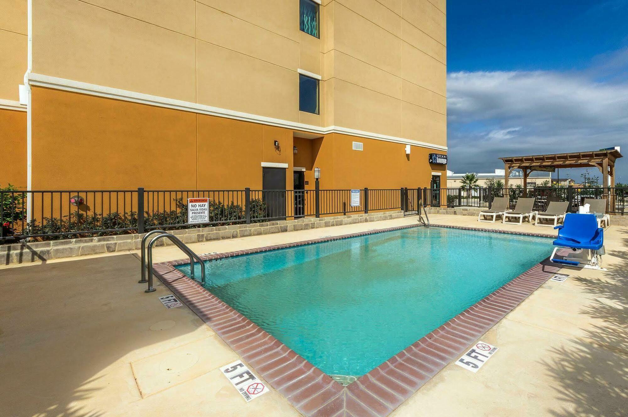 Comfort Suites Cotulla Near I-35 Экстерьер фото